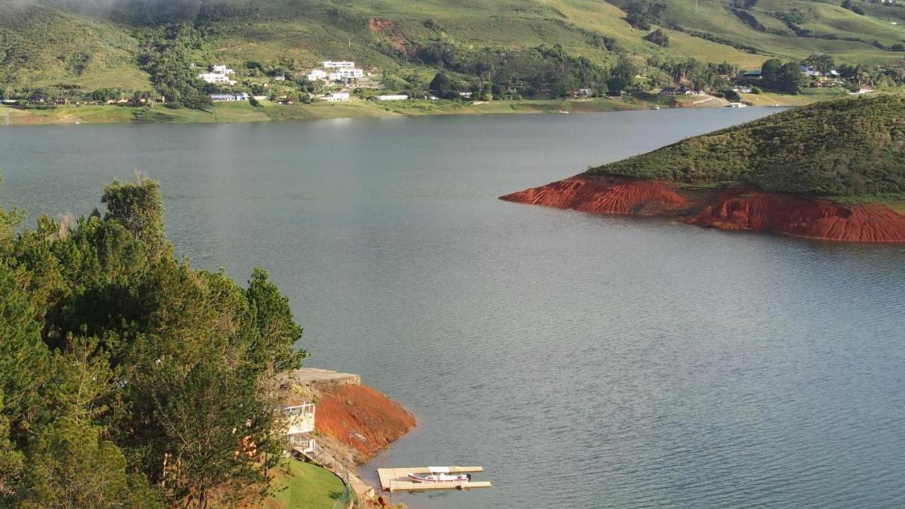 Hermosa Casa Campestre En El Lago Calima Villa Madronal Esterno foto