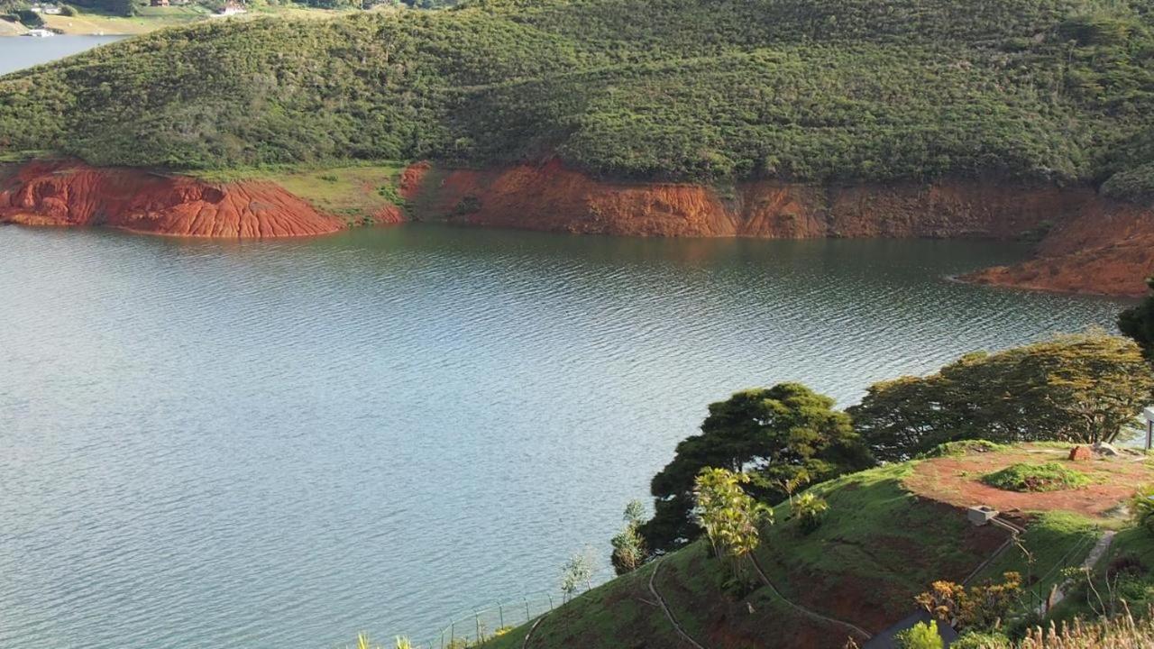 Hermosa Casa Campestre En El Lago Calima Villa Madronal Esterno foto