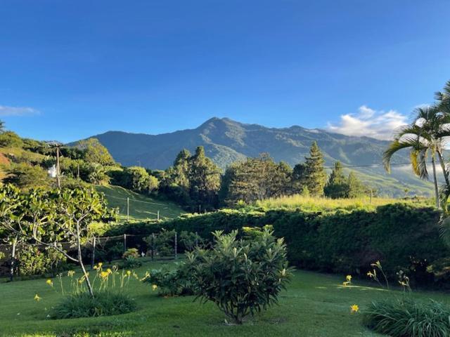 Hermosa Casa Campestre En El Lago Calima Villa Madronal Esterno foto